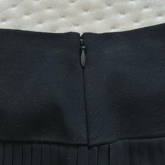 Ann Taylor crepe pleated scalloped skirt. - Picture 6 of 6